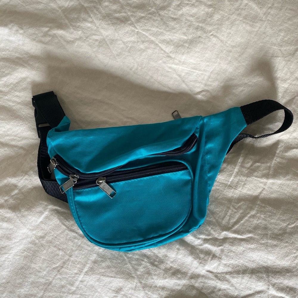 Teal like new fanny pack